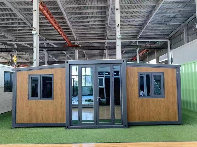 Expanding container houses