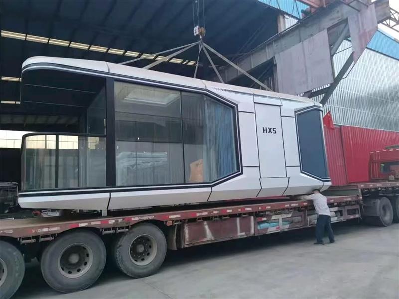 Capsule space houses