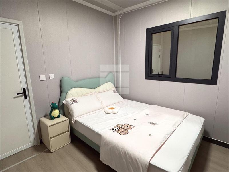 Expanding container houses