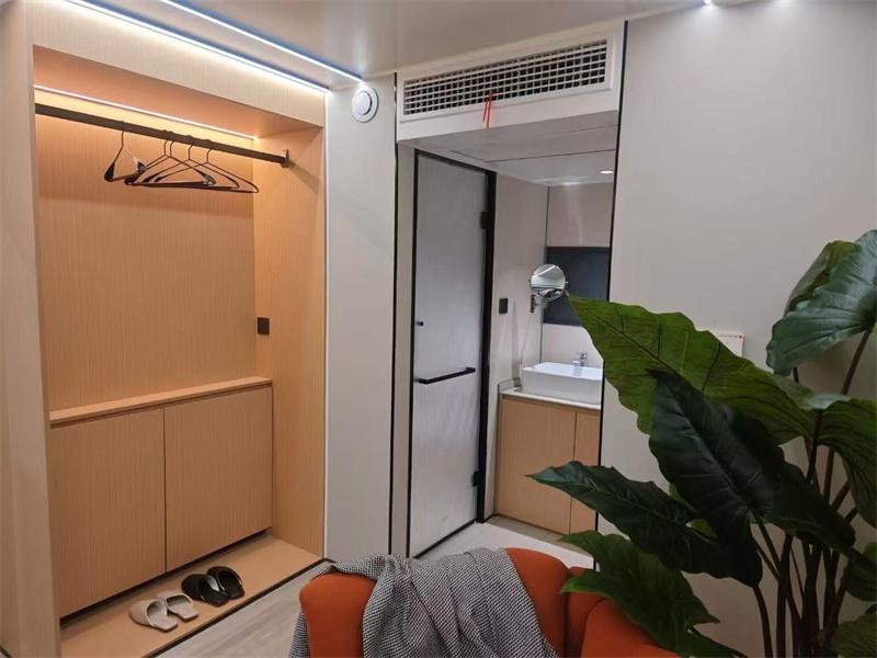 Capsule space houses