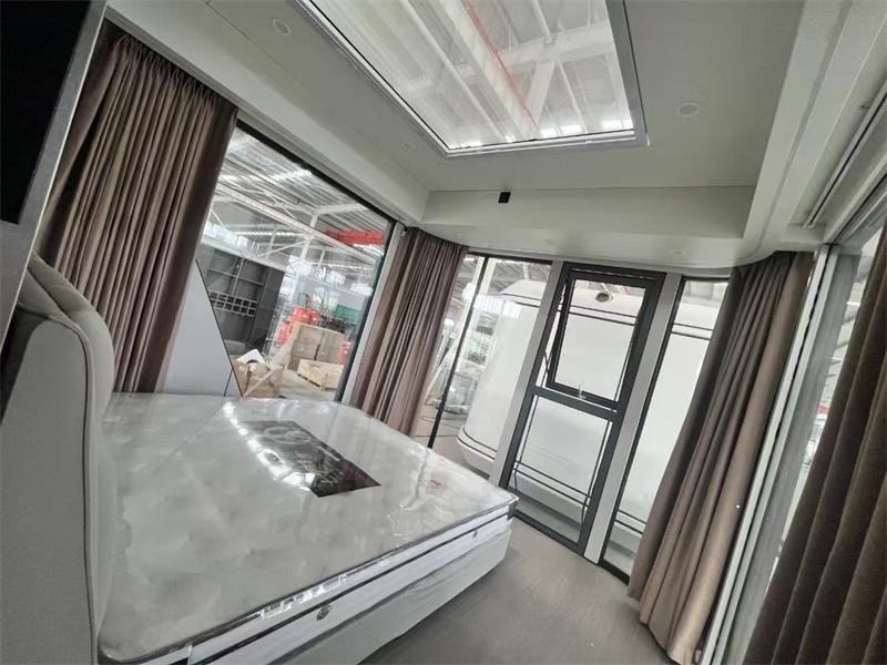 Capsule space houses