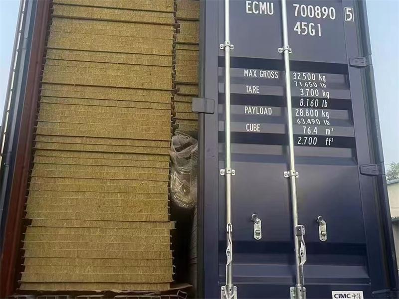 Detachable container houses