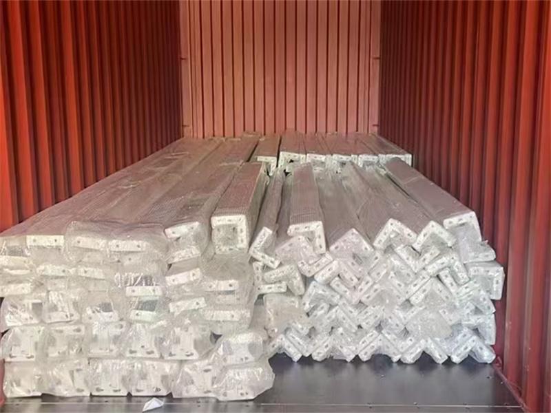 Detachable container houses