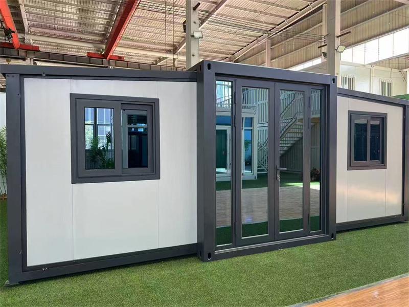 Expanding container houses