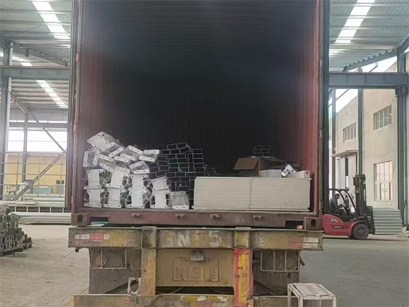 Detachable container houses